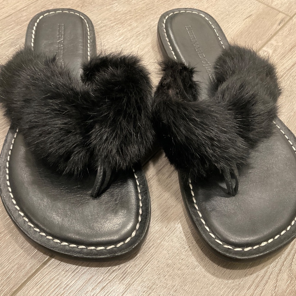 BERNARDO Miami Fur Thong Sandals Black Size 9 - Picture 5 of 7